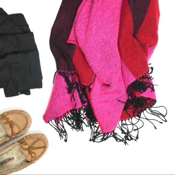 Victoria's Secret Other - Victoria’s Secret Blanket 60”x50” Red Pink Lips